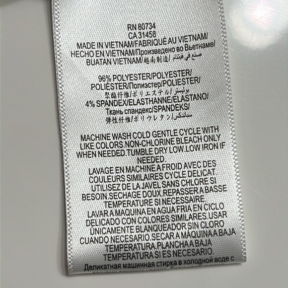 NWT BCBG Generation bodysuit (blouse) in adorable floral print. XS Not fitted - Picture 6 of 7